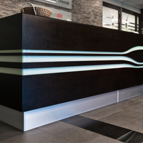 Projekt lady recepcyjnej w budynku biurowym w Poznaniu